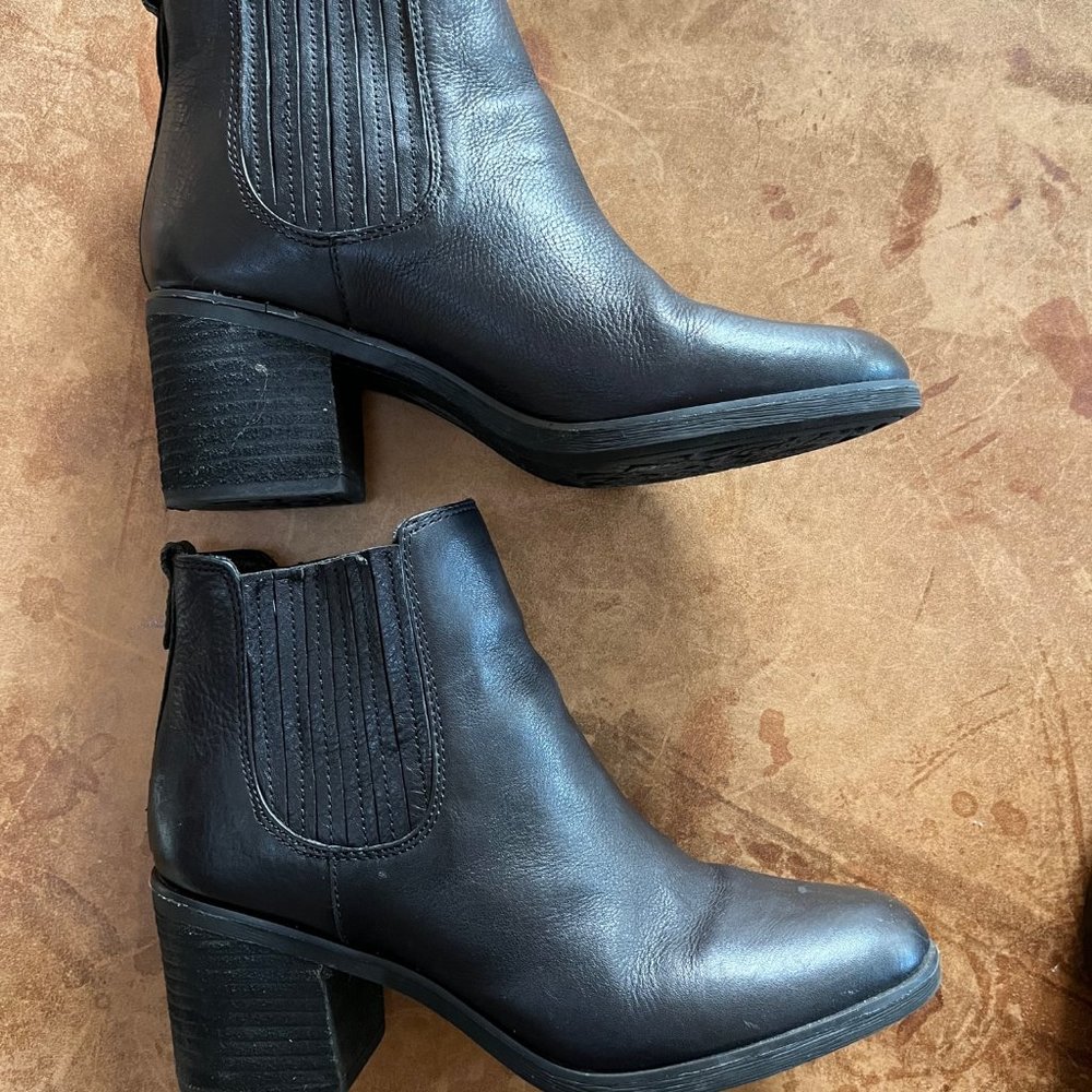 Sofft leather black heeled boots size 8